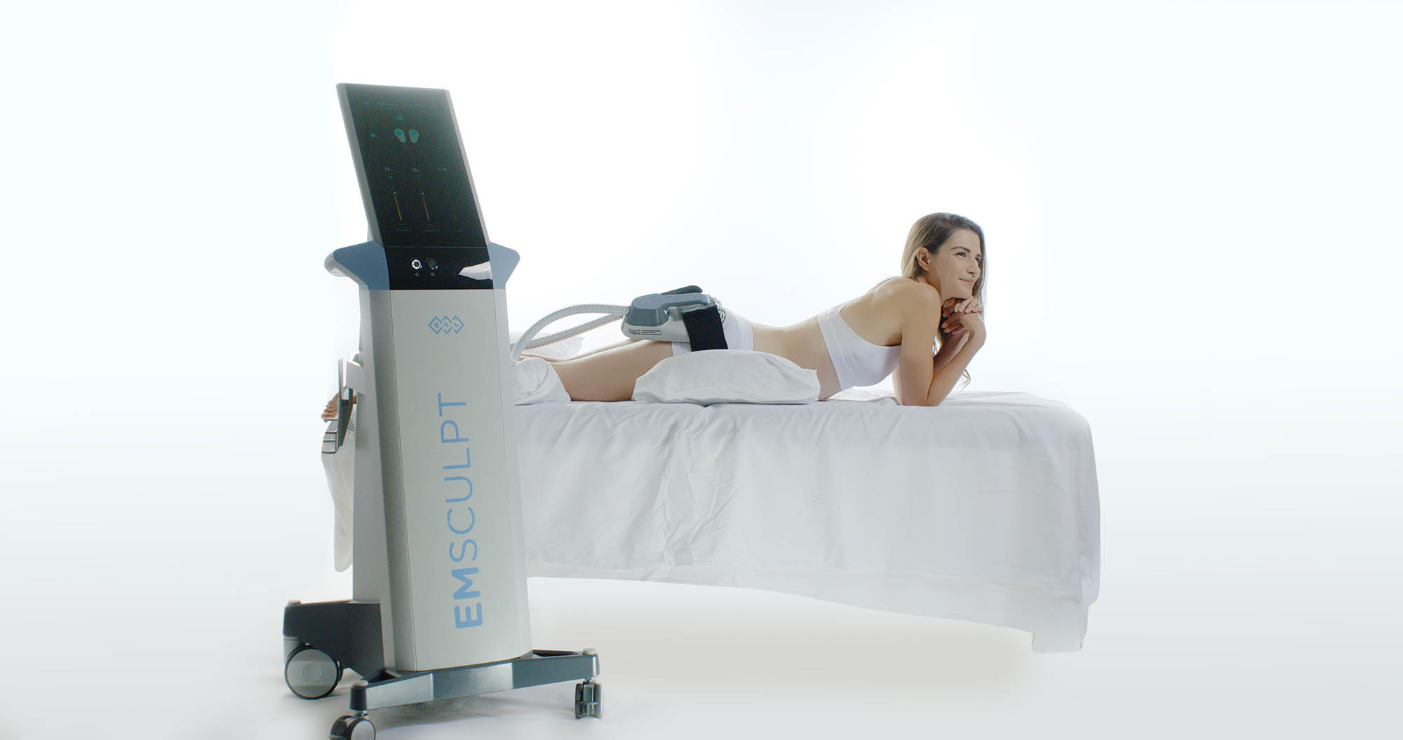 Emsculpt_PIC_Female-model-device-buttock-036